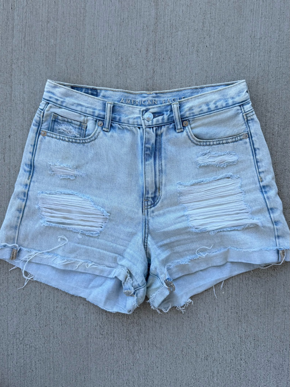 American Eagle High Rise Distressed Mom Jean Shorts Size 4
